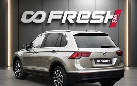 Volkswagen Tiguan II, 2019 год, 1 998 000 рублей, 2 фотография