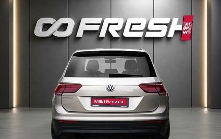 Volkswagen Tiguan II, 2019 год, 1 998 000 рублей, 4 фотография