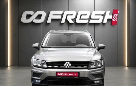 Volkswagen Tiguan II, 2019 год, 1 998 000 рублей, 3 фотография