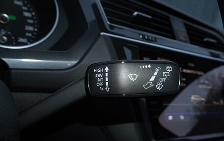 Volkswagen Tiguan II, 2019 год, 1 998 000 рублей, 17 фотография