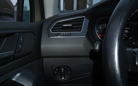 Volkswagen Tiguan II, 2019 год, 1 998 000 рублей, 21 фотография