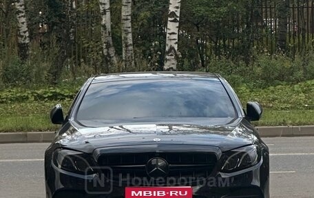 Mercedes-Benz E-Класс, 2019 год, 2 300 000 рублей, 1 фотография