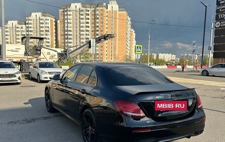 Mercedes-Benz E-Класс, 2019 год, 2 300 000 рублей, 5 фотография