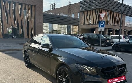 Mercedes-Benz E-Класс, 2019 год, 2 300 000 рублей, 3 фотография