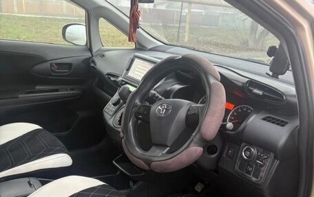 Toyota Wish II, 2013 год, 1 400 000 рублей, 11 фотография