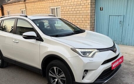 Toyota RAV4, 2018 год, 2 550 000 рублей, 2 фотография