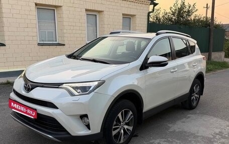 Toyota RAV4, 2018 год, 2 550 000 рублей, 13 фотография