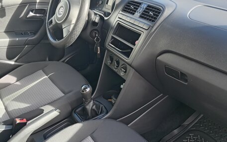 Volkswagen Polo VI (EU Market), 2013 год, 890 000 рублей, 17 фотография