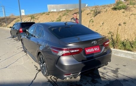Toyota Camry, 2019 год, 2 600 000 рублей, 4 фотография