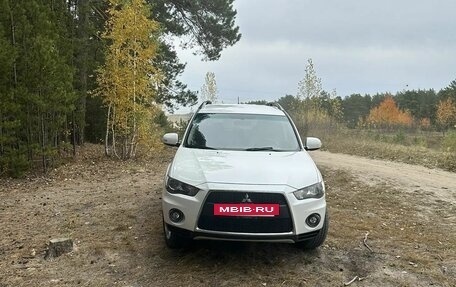 Mitsubishi Outlander III рестайлинг 3, 2010 год, 1 100 000 рублей, 2 фотография
