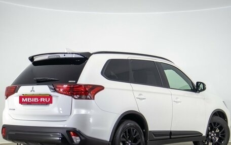 Mitsubishi Outlander III рестайлинг 3, 2021 год, 2 649 000 рублей, 5 фотография