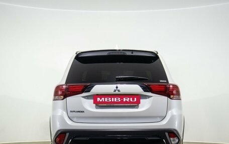 Mitsubishi Outlander III рестайлинг 3, 2021 год, 2 649 000 рублей, 6 фотография