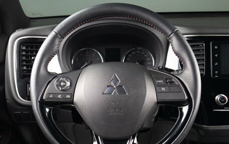 Mitsubishi Outlander III рестайлинг 3, 2021 год, 2 649 000 рублей, 10 фотография