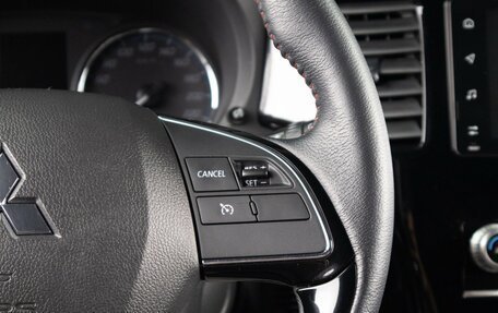 Mitsubishi Outlander III рестайлинг 3, 2021 год, 2 649 000 рублей, 11 фотография