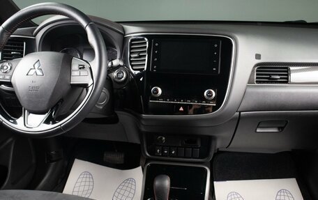 Mitsubishi Outlander III рестайлинг 3, 2021 год, 2 649 000 рублей, 9 фотография