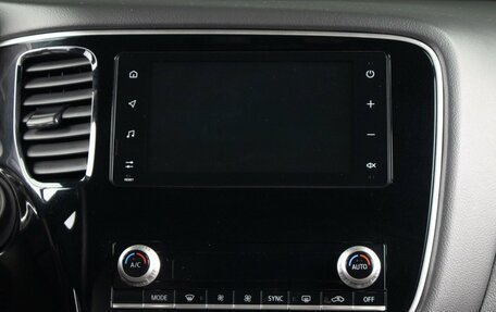 Mitsubishi Outlander III рестайлинг 3, 2021 год, 2 649 000 рублей, 14 фотография