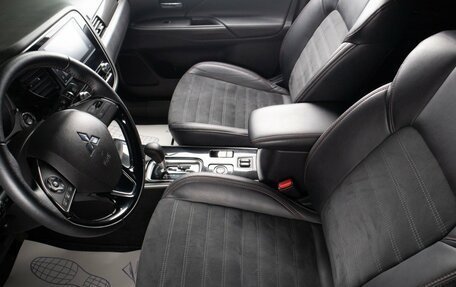 Mitsubishi Outlander III рестайлинг 3, 2021 год, 2 649 000 рублей, 18 фотография