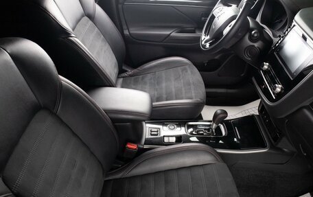 Mitsubishi Outlander III рестайлинг 3, 2021 год, 2 649 000 рублей, 20 фотография