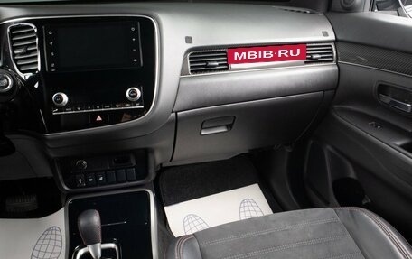 Mitsubishi Outlander III рестайлинг 3, 2021 год, 2 649 000 рублей, 13 фотография