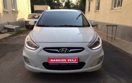 Hyundai Solaris II рестайлинг, 2013 год, 800 000 рублей, 1 фотография