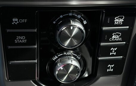 Toyota Land Cruiser Prado 150 рестайлинг, 2021 год, 7 750 000 рублей, 13 фотография