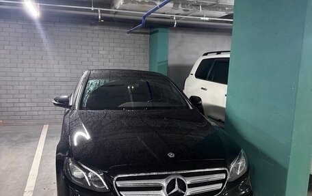 Mercedes-Benz E-Класс, 2019 год, 3 500 000 рублей, 1 фотография
