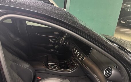 Mercedes-Benz E-Класс, 2019 год, 3 500 000 рублей, 3 фотография