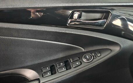 Hyundai Sonata VI, 2010 год, 1 030 000 рублей, 17 фотография