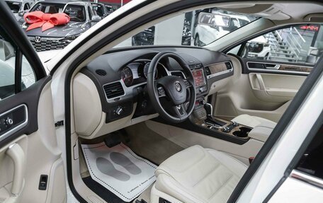 Volkswagen Touareg III, 2011 год, 1 850 000 рублей, 9 фотография