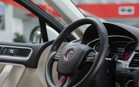 Volkswagen Touareg III, 2011 год, 1 850 000 рублей, 10 фотография