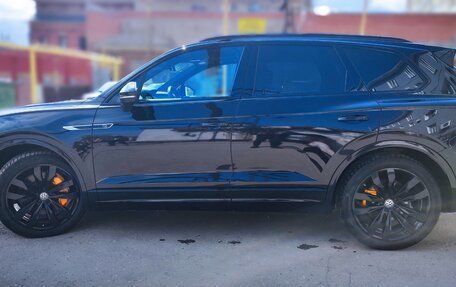 Volkswagen Touareg III, 2019 год, 4 500 000 рублей, 2 фотография