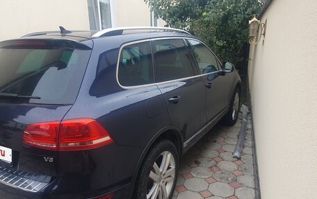 Volkswagen Touareg III, 2010 год, 1 450 000 рублей, 2 фотография