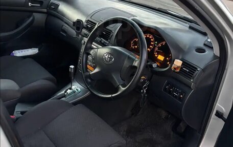 Toyota Avensis III рестайлинг, 2005 год, 701 000 рублей, 10 фотография
