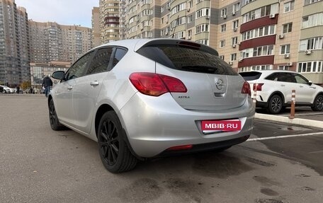 Opel Astra J, 2011 год, 620 000 рублей, 1 фотография