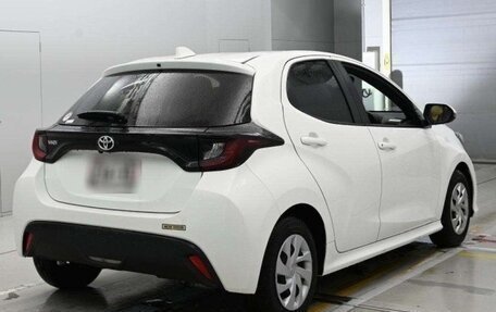 Toyota Yaris XP150 рестайлинг, 2022 год, 780 000 рублей, 2 фотография