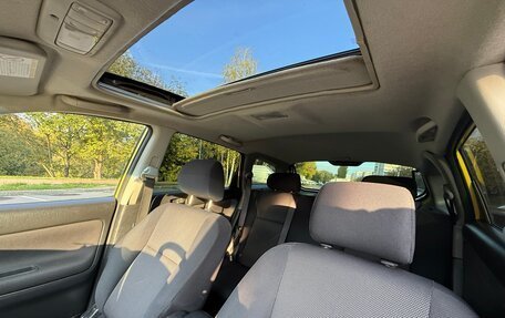 Toyota Matrix, 2003 год, 575 000 рублей, 13 фотография