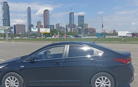 Hyundai Solaris II рестайлинг, 2018 год, 1 300 000 рублей, 1 фотография