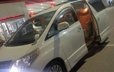 Toyota Alphard III, 2010 год, 1 300 000 рублей, 22 фотография