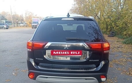 Mitsubishi Outlander III рестайлинг 3, 2020 год, 2 100 000 рублей, 7 фотография