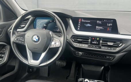 BMW 1 серия, 2022 год, 3 350 000 рублей, 15 фотография