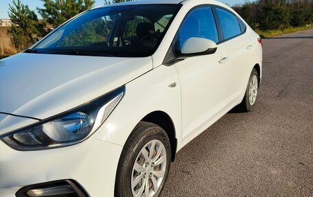 Hyundai Solaris II рестайлинг, 2017 год, 900 000 рублей, 2 фотография