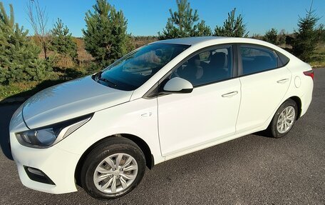 Hyundai Solaris II рестайлинг, 2017 год, 900 000 рублей, 3 фотография