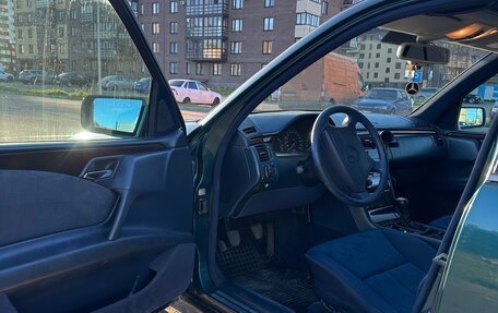Mercedes-Benz E-Класс, 1995 год, 510 000 рублей, 14 фотография