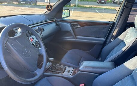 Mercedes-Benz E-Класс, 1995 год, 510 000 рублей, 13 фотография