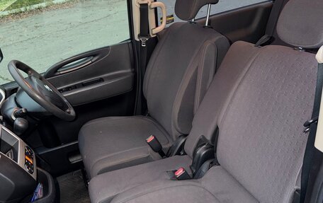 Nissan Serena III, 2005 год, 890 000 рублей, 20 фотография
