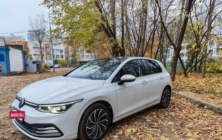 Volkswagen Golf VIII, 2022 год, 2 740 000 рублей, 2 фотография