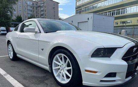Ford Mustang VI рестайлинг, 2012 год, 2 300 000 рублей, 3 фотография