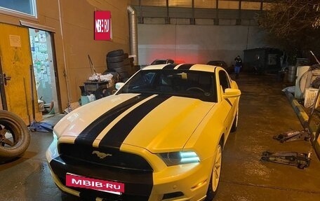 Ford Mustang VI рестайлинг, 2012 год, 2 300 000 рублей, 2 фотография