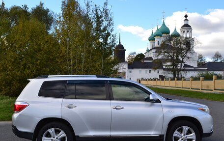Toyota Highlander III, 2011 год, 1 730 000 рублей, 2 фотография