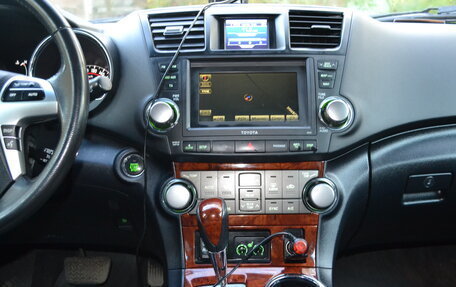 Toyota Highlander III, 2011 год, 1 730 000 рублей, 13 фотография